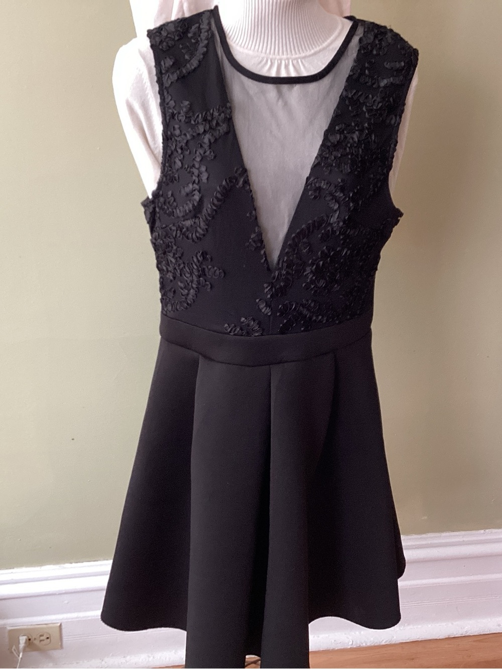 Main Strip Black Sleeveless V-Neck Party Dress sz L little black dress - Picture 2 of 7